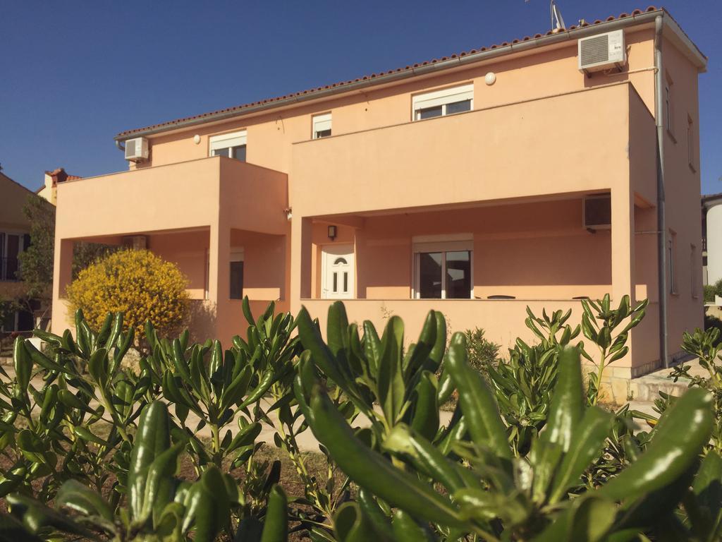 Sunny Rock Volme Apartments Banjole Room photo